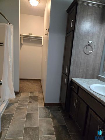 504 W Cascade St Street, Sioux Falls, SD 57108