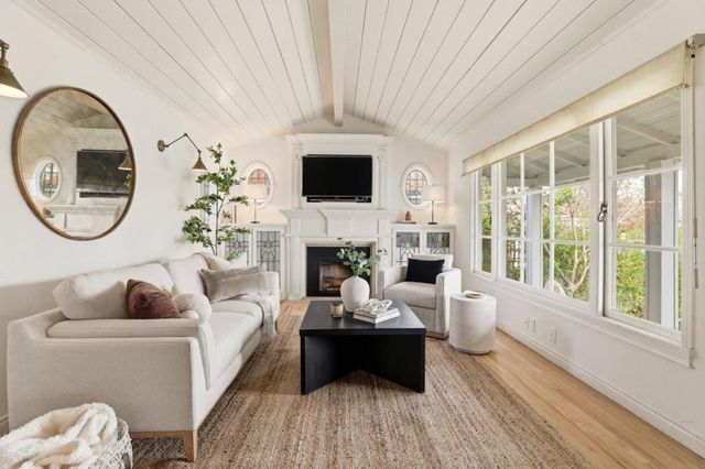 456 King Street, Redwood City, CA 94062