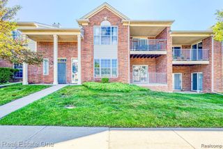 1828 Flagstone Circle 40, Rochester, MI 48307