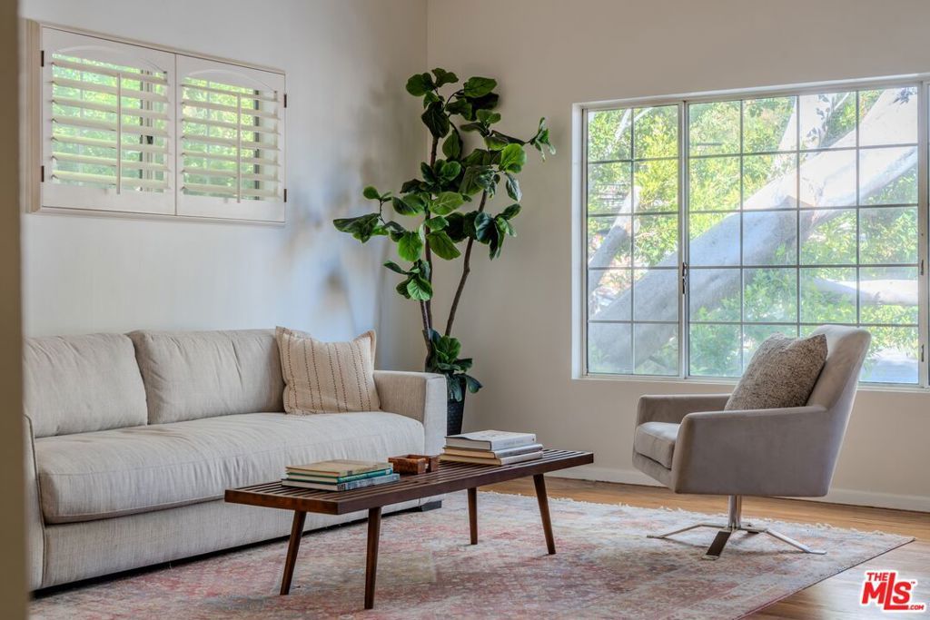 1115 N Beverly Glen Boulevard, Los Angeles, CA 90077 — exterior