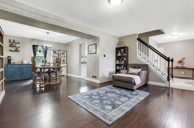 157 Shaleridge Drive, Pataskala, OH 43062