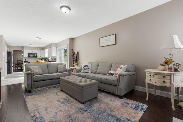 157 Shaleridge Drive, Pataskala, OH 43062