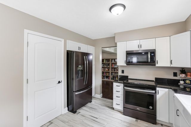 157 Shaleridge Drive, Pataskala, OH 43062