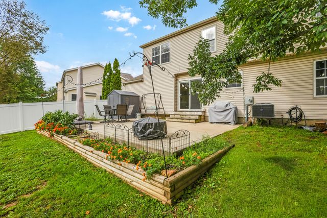 157 Shaleridge Drive, Pataskala, OH 43062
