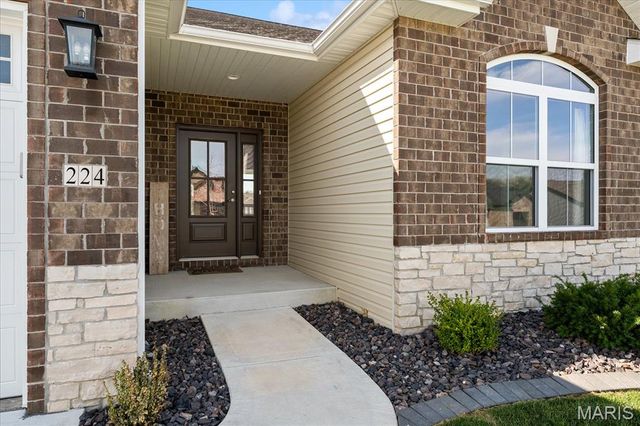 224 Meridian Oaks Drive, Glen Carbon, IL 62034