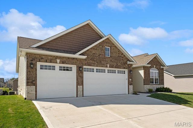 224 Meridian Oaks Drive, Glen Carbon, IL 62034