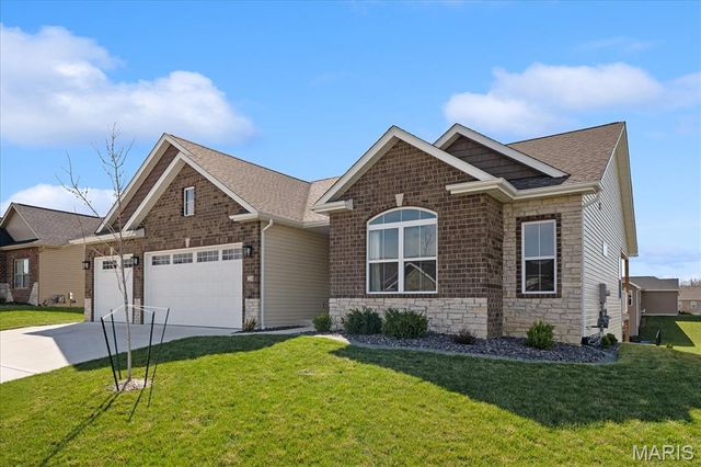224 Meridian Oaks Drive, Glen Carbon, IL 62034