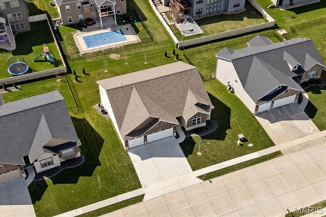 224 Meridian Oaks Drive, Glen Carbon, IL 62034