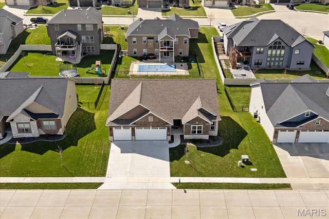 224 Meridian Oaks Drive, Glen Carbon, IL 62034