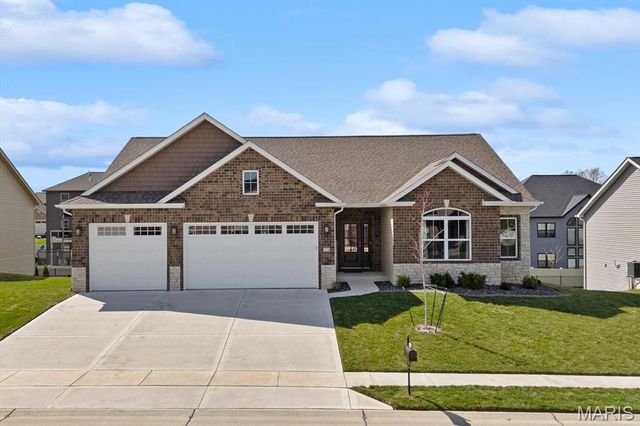 224 Meridian Oaks Drive, Glen Carbon, IL 62034