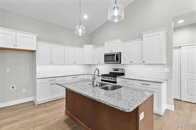 224 Meridian Oaks Drive, Glen Carbon, IL 62034