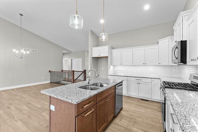 224 Meridian Oaks Drive, Glen Carbon, IL 62034