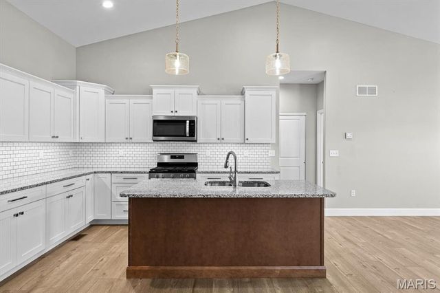 224 Meridian Oaks Drive, Glen Carbon, IL 62034