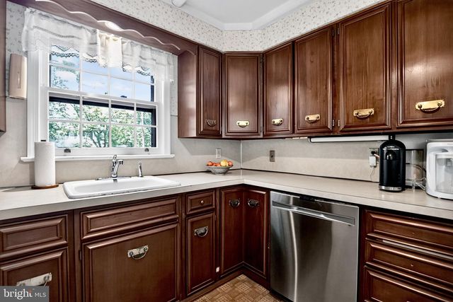 220 HICKORY LN, Haddonfield, NJ 08033