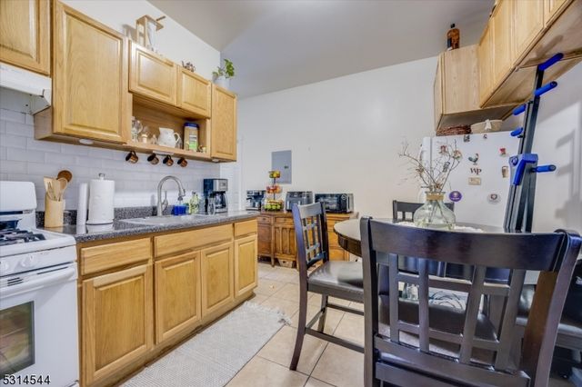 92 Bloomfield Ave, Paterson City, NJ 07503