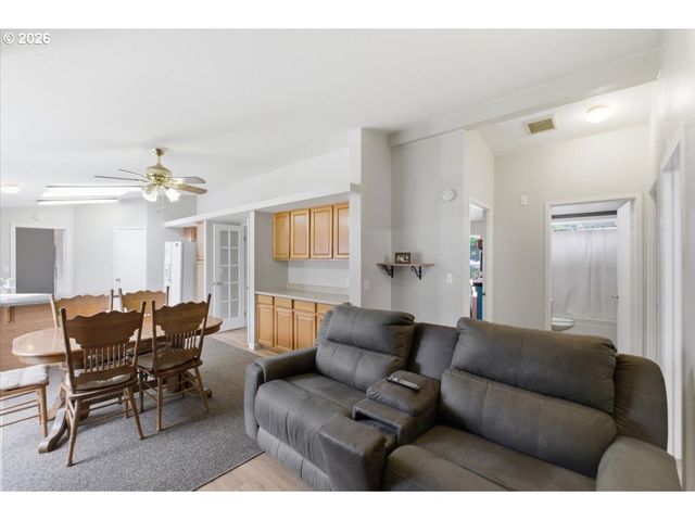 1655 S ELM St 428, Canby, OR 97013
