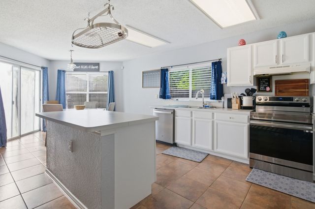 329 Beechwood Lane, Cedar Hill, TX 75104