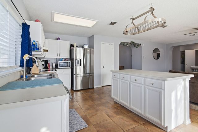 329 Beechwood Lane, Cedar Hill, TX 75104