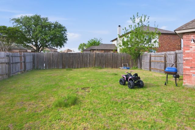 329 Beechwood Lane, Cedar Hill, TX 75104