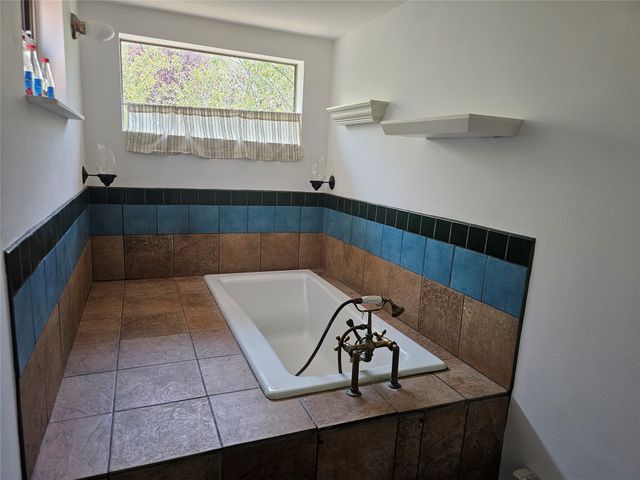 2311 Calle Brocha, Santa Fe, NM 87505