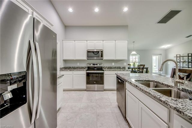 506 NE 2nd PL, Cape Coral, FL 33909