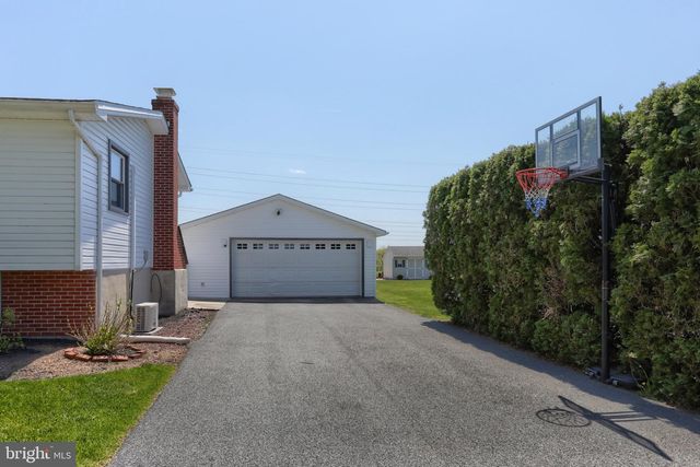 530 E ROSEBUD RD, Myerstown, PA 17067