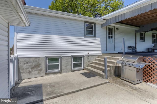 530 E ROSEBUD RD, Myerstown, PA 17067