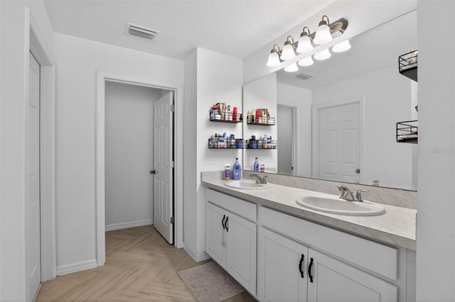 589 JUPITER BEACH ROAD, Groveland, FL 34736