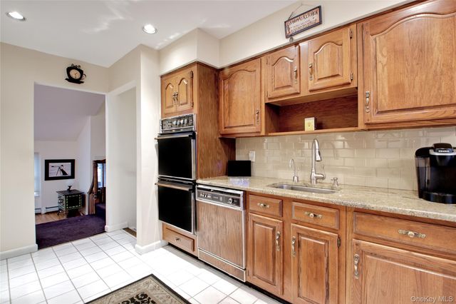 1066 Cedarhurst Street, Valley Stream, NY 11581