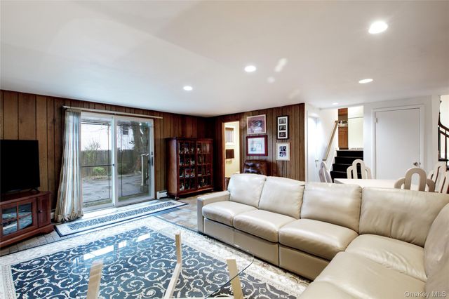 1066 Cedarhurst Street, Valley Stream, NY 11581