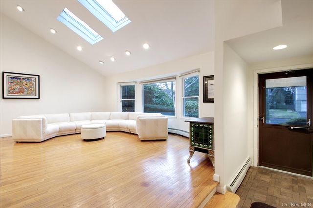 1066 Cedarhurst Street, Valley Stream, NY 11581