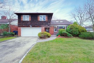 1066 Cedarhurst Street, Valley Stream, NY 11581