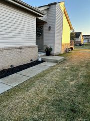 29280 Red Maple Drive 105, Chesterfield Township, MI 48051