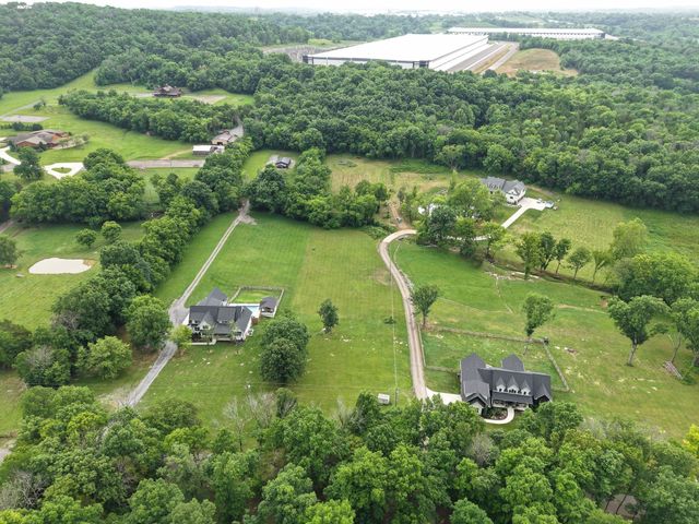 2740 Callis Rd, Lebanon, TN 37090