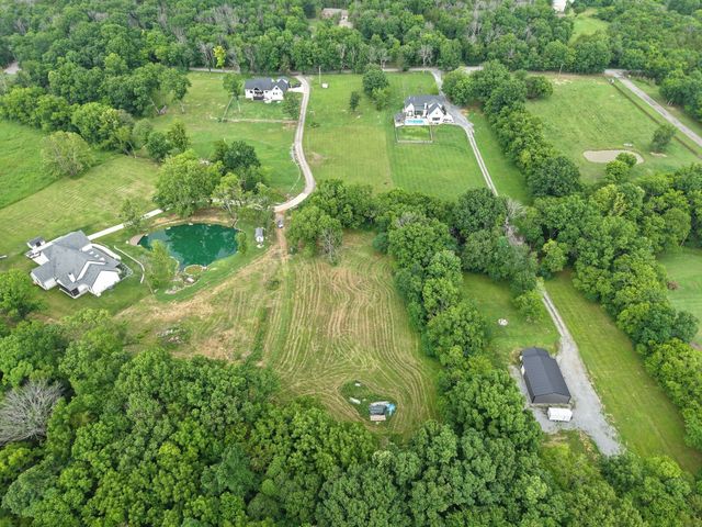 2740 Callis Rd, Lebanon, TN 37090