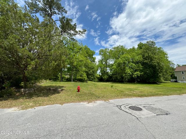 121 Poplar Street, Jacksonville, NC 28540