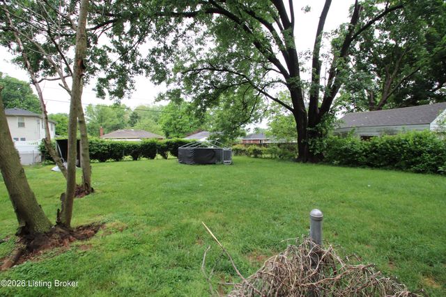 2824 Yorkshire Blvd, Louisville, KY 40220