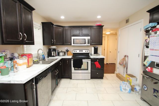 2824 Yorkshire Blvd, Louisville, KY 40220