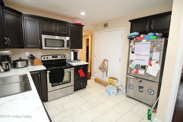 2824 Yorkshire Blvd, Louisville, KY 40220