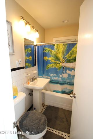 2824 Yorkshire Blvd, Louisville, KY 40220