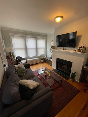 631 W ROSCOE Street C1, Chicago, IL 60657