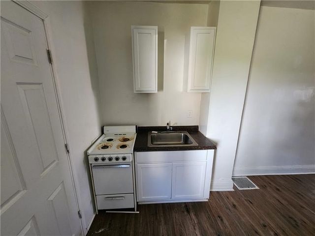 724 Hemlock Aly, Glassport, PA 15045