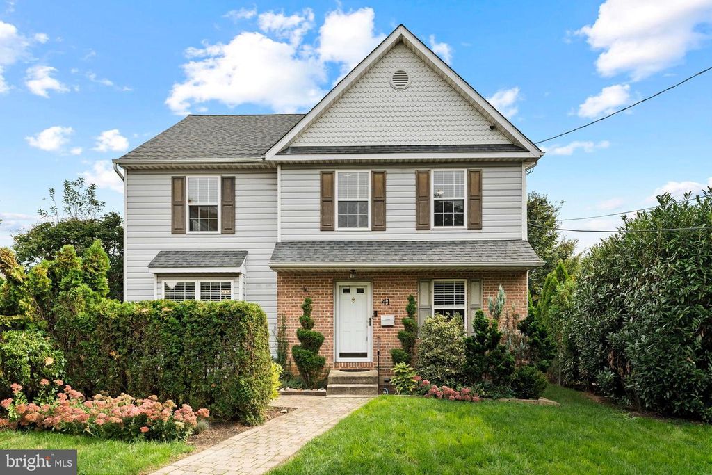 41 W HILLCREST AVE, Havertown, PA 19083