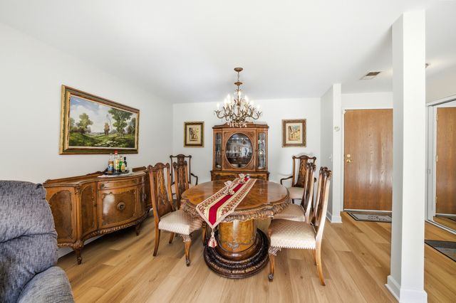 815 Leicester Road 109, Elk Grove Village, IL 60007