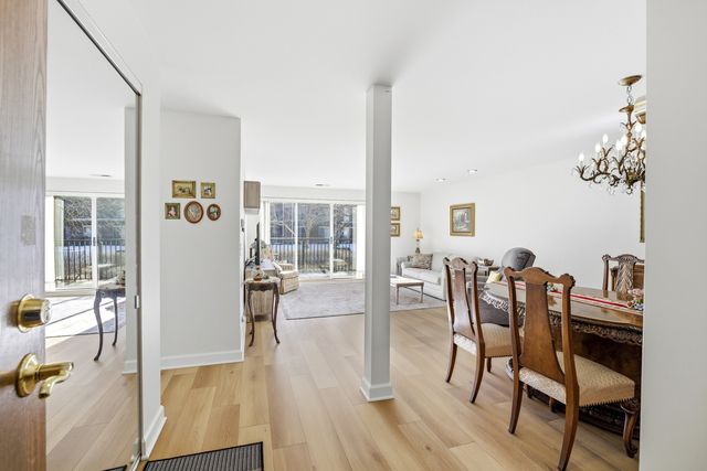 815 Leicester Road 109, Elk Grove Village, IL 60007