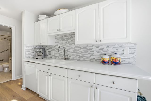 815 Leicester Road 109, Elk Grove Village, IL 60007