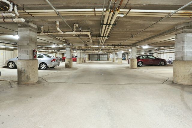 815 Leicester Road 109, Elk Grove Village, IL 60007