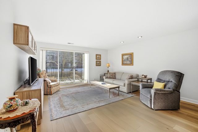 815 Leicester Road 109, Elk Grove Village, IL 60007