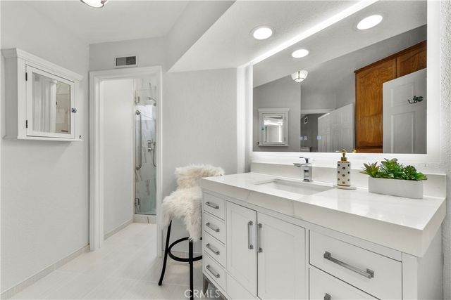 6056 Lake Lindero, Agoura Hills, CA 91301