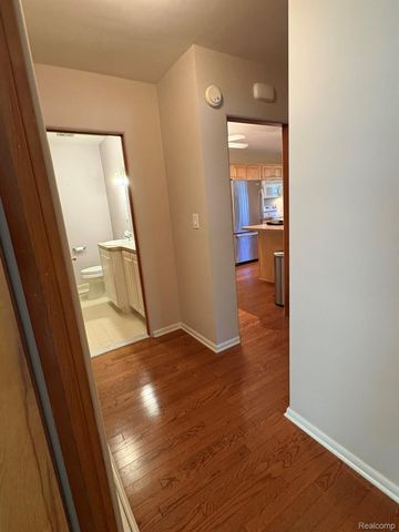 11855 31 Mile Road, Washington Township, MI 48095